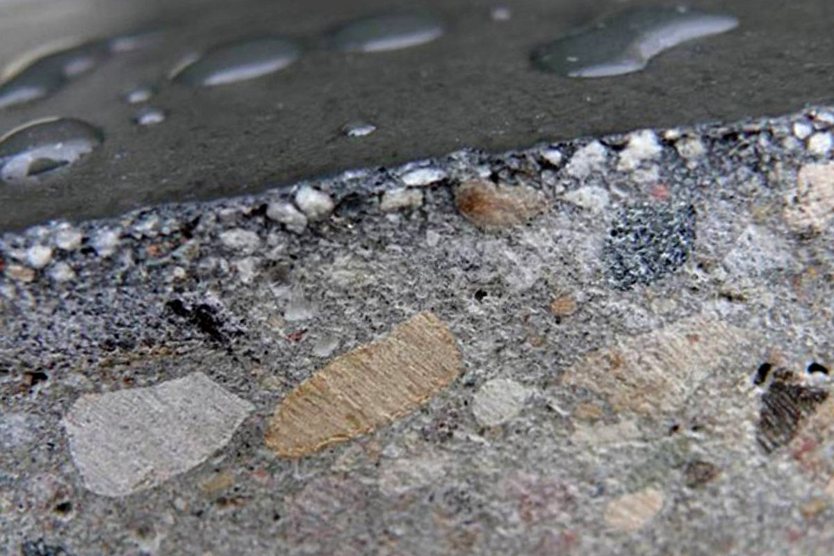 Укрепление бетонной стяжки в доме и на улице